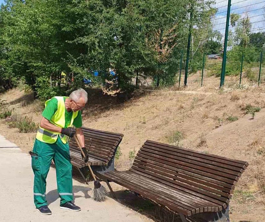 Впорядковують місця відпочинку Харкова комунальники